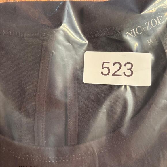 Nic + Zoe Black Sleeveless Top with keyhole on back Size M - Picture 9 of 9